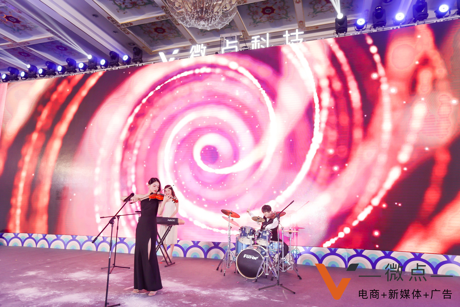 小提琴、電子、+架子鼓組合演奏